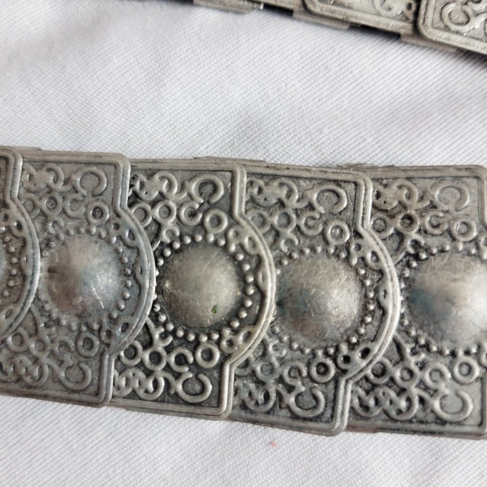 Vintage Boho 90s Silver Stamped Metal Link Stretch Belt With Rhinestone Buckle - Picture 6 of 8